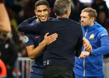 حكيمي يتوج رفقة فريقه باريس سان جيرمان بطلا للدوري الفرنسي 
