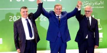 الحكومة تضع المغرب في مفترق طرق