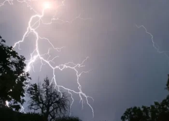 طقس اليوم.. زخات رعدية بهذه المناطق