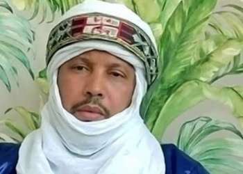 زعيم الطوارق أكلي شاكا يتهم الجزائر بتهميش شعبه ويهدد بالتصعيد العسكري.