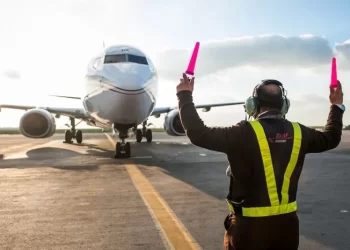 “لارام” تعزز أسطولها بطائرة بوينغ 737-8 ماكس مستأجرة من دبي لصناعات الطيران