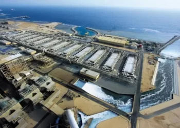 جدل تضارب المصالح يلاحق مشروع تحلية مياه البيضاء بعد فوز تحالف يضم شركتين تابعتين لأخنوش
