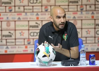 الركراكي يتحدث بواقعية.. أرضية الملعب وأجواء فاس تفرض إيقاعها على أسود الأطلس