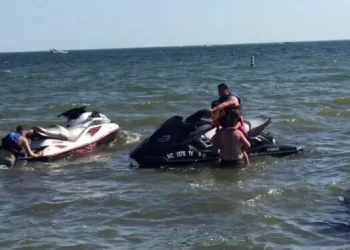 حادث يهز شاطئ سيدي رحال.. “جيتسكي” يدهس طفلة وسط ذهول المصطافين