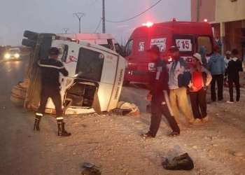 انقلاب سيارة تقل عمالاً زراعيين يخلف 19 مصابًا ضواحي بيوكرى
