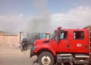 حريق مفاجئ يشعل الهلع في مراكش.. ألسنة النار تلتهم مستودعاً للنظافة في سيدي يوسف بن علي