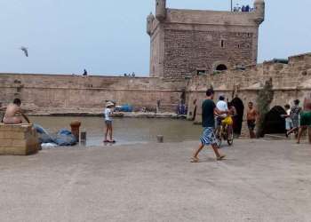 وفاة طفل بصعقة كهربائية داخل ميناء الصويرة تستنفر السلطات وتفجر غضب الساكنة