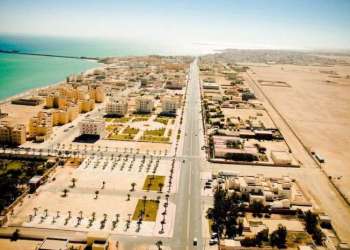 انتعاش السياحة بالجنوب.. ارتفاع غير مسبوق في عدد الوافدين وتحركات حكومية لضبط الأسعار