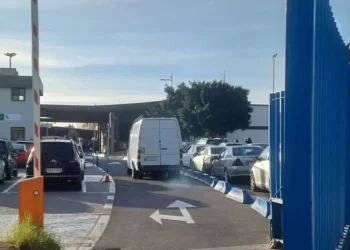 شرطة مليلية المحتلة تبتكر مسارا جديدا لتخفيف الضغط على معبر بني انصار الحدودي