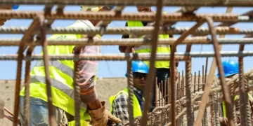 قطاع البناء يسجل انتعاشًا مطردًا والصناعة التحويلية تواجه ضغوط التموين والتمويل