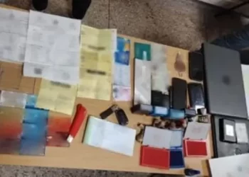 توقيف زوجين بالدار البيضاء بتهمة التزوير وانتحال الهوية وحجز معدات ووثائق مزيفة