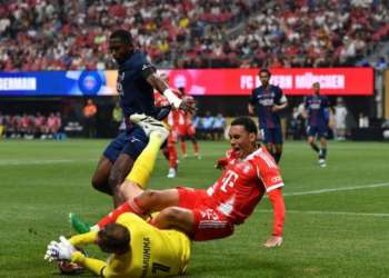  دوناروما يخرج عن صمته بعد إصابة موسيالا: “أنا مصدوم.. ولم أكن أقصد!”