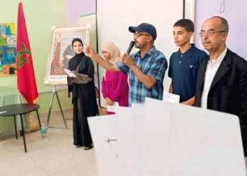 أستاذ يقتسم راتبه مع تلاميذه المتفوقين.. حين يصبح التحفيز أبلغ من الدرس