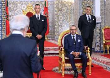 جلالة الملك يستقبل والي بنك المغرب