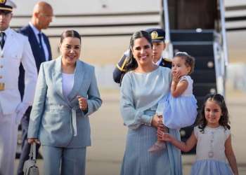 السيدة الأولى للسلفادور تحل بالمغرب وتجد في استقبالها الأميرة للا أسماء