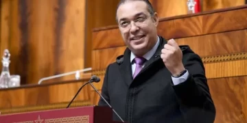 أوزين يحذر من “قنبلة اجتماعية موقوتة” ويهاجم الحكومة.. وعود بلا إنجازات وأطباء يُكوَّنون بلا مستشفيات