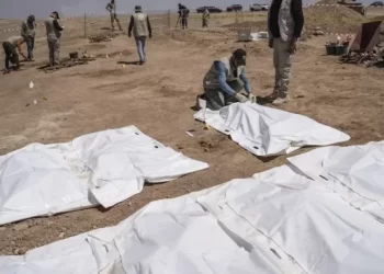 استخراج رفات ضحايا جهاديين من مقبرة جماعية ضخمة في شمال العراق