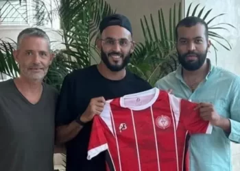 الطاوسي يعزز هجومه بخالد بوطيب
