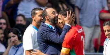 طارق السكتيوي يمتدح حكيمي: “نموذج يُحتذى به للكرة المغربية”