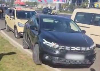 طنجة على صفيح ساخن.. سائقي الطاكسي يطاردون سيارات التطبيقات الذكية ويثيرون استياء المواطنين