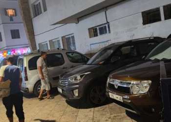 مصالح الأمن الوطني بالمضيق تواصل تحرير الملك العمومي من السيارات المركونة بشكل عشوائي 