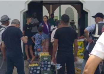 قائد الطوابل يحجز شاحنة محملة بالفواكه ويوجه حمولتها لجمعيتين خيرتين