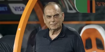 مدرب زامبيا يشيد بحكيمي ويعتبره جديرًا بالكرة الذهبية قبل مواجهة المغرب