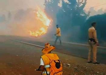 حريق كبير يقطع الطريق ويستنفر السلطات في مركز كرانخا بإقليم شفشاون