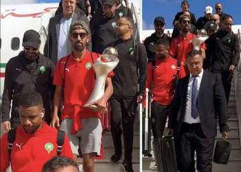 عناق وأهازيج ترافق عودة المنتخب المحلي بالكأس الإفريقية