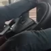 توقيف سائق شاحنة يقود بقدميه على الطريق السيار بعد فيديو خطير