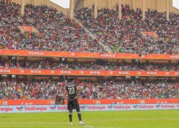 “الكاف” يفتح تحقيقًا في أحداث ملعب كاساراني بعد مباراة المغرب وكينيا