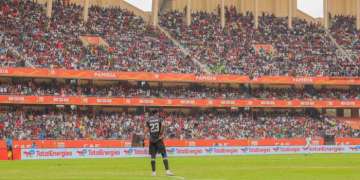 “الكاف” يفتح تحقيقًا في أحداث ملعب كاساراني بعد مباراة المغرب وكينيا