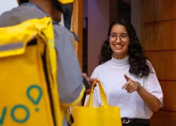 اتفاق ودي بين مجلس المنافسة وGlovo يُنهي نزاعًا حول الاحتكار
