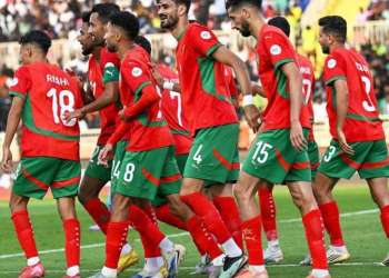 الأسود يحطّون الرحال في كامبالا لخوض مباراة نصف النهائي
