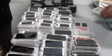 الجمارك تحبط تهريب شحنة فاخرة نحو الناظور وتكشف مستودعًا للذهب والأجهزة الذكية