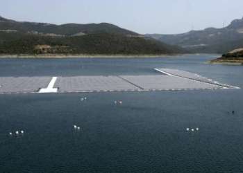 المغرب يطلق أول مشروع للألواح الشمسية العائمة لمواجهة ندرة المياه