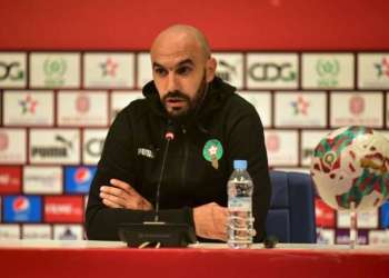 الركراكي يلمّح إلى ظهير أيسر جديد في طريقه إلى المنتخب المغربي