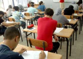 تلميذة تنال شهادة البكالوريا الفرنسية في سن التاسعة