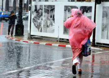 نشرة إنذارية: زخات رعدية ورياح بهذه المناطق