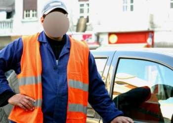 توقيف شخص متهم بسرقة حاسوب محمول من داخل سيارة ببيوكرى