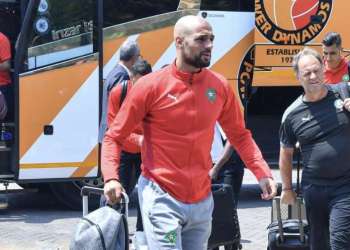 بعثة المنتخب المغربي تصل إلى ندولا استعدادًا لمواجهة زامبيا