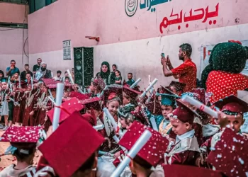 «مِس خِتام»: أُعلّم طفلًا يعلّمني