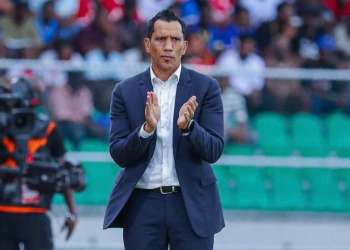 الرجاء الرياضي يتفق مع الجنوب إفريقي دافيد فادلو لتولي تدريب الفريق الأول
