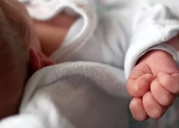فاجعة في طنجة.. وفاة رضيعة داخل حضانة بعد اعتداء عنيف من طفلة في الثامنة