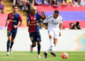 ريال مدريد يحسم الكلاسيكو بثنائية أمام برشلونة ويبتعد في الصدارة