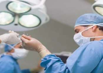توقيف جراح بزاكورة بسبب “هفوة خطيرة” عطلت خدمات المستشفى الإقليمي