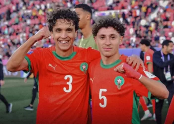 الجامعة المغربية تتحرك لإلغاء إنذار علي معمر قبل موقعة فرنسا