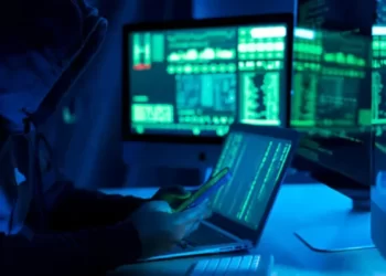 Europol تكشف عن تفكيك شبكة ضخمة للاحتيال السيبراني وضبط 40 ألف بطاقة “سيم” في لاتفيا