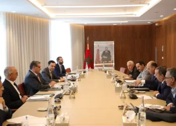 مستشارو الملك يعقدون اجتماعاً مع زعماء الأحزاب السياسية حول تصورات الحكم الذاتي