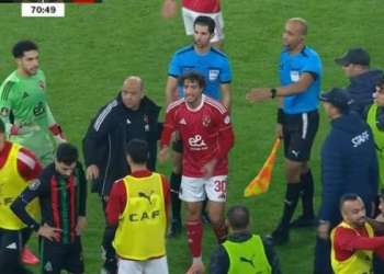 الأهلي يطالب “كاف” بتطبيق إجراءات السلامة وتقنية الفيديو وإسناد المباريات الجماهيرية لحكام النخبة